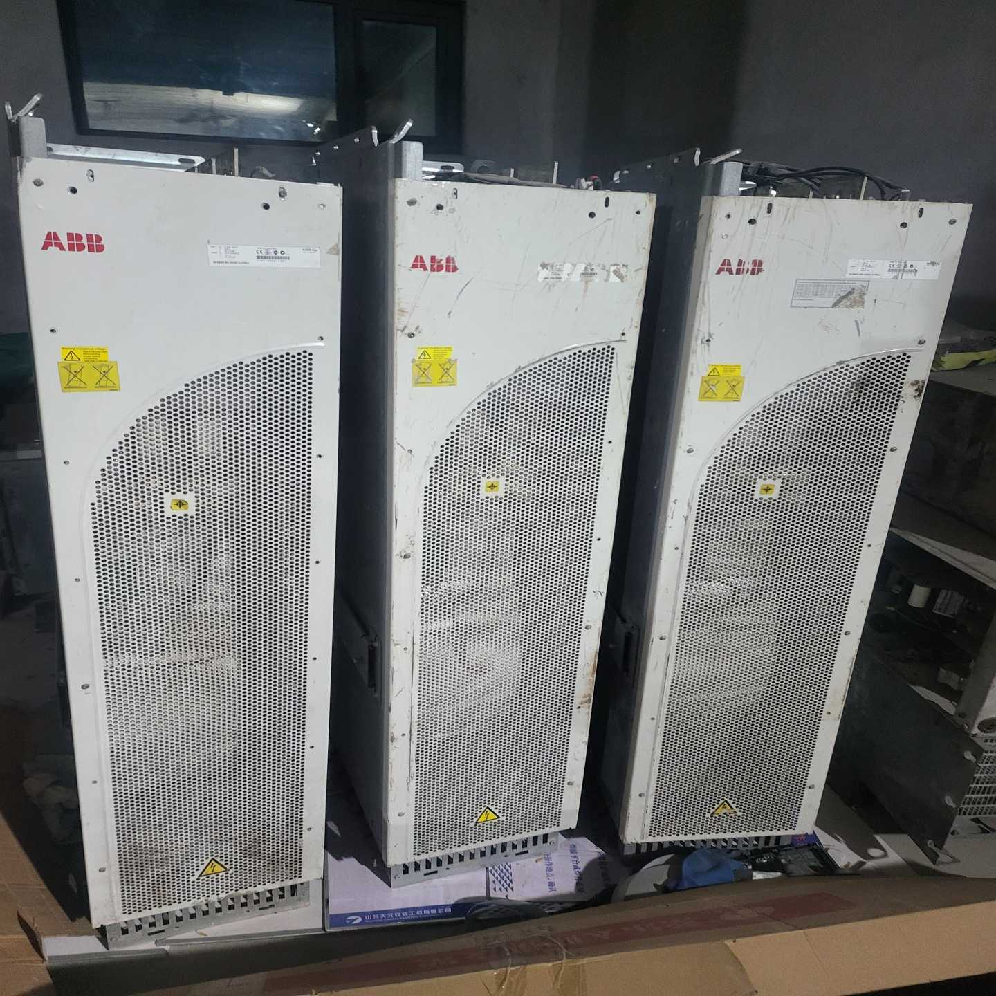 变频器ACS800-04-0260-3P901，三相