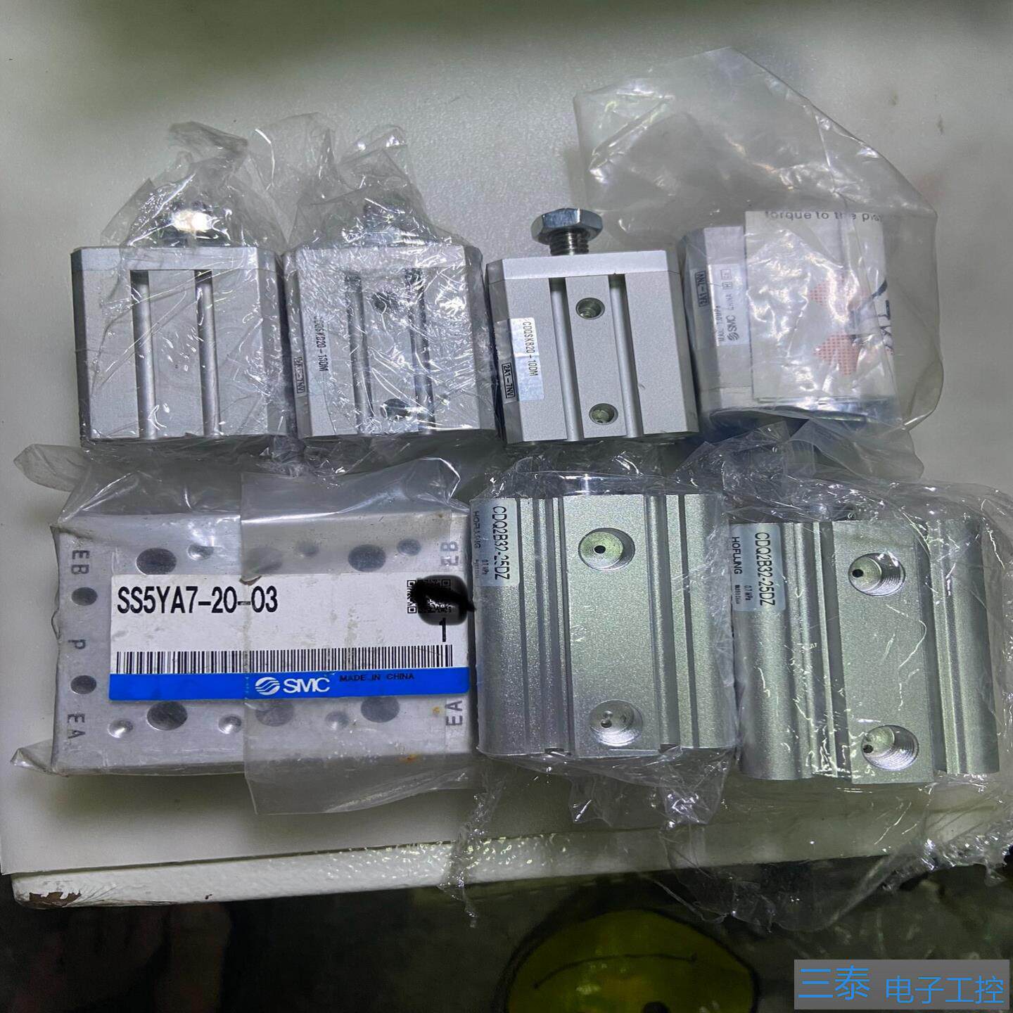 SMC杆不旋转气缸CDQ2KB25－10DM 余4个，议价