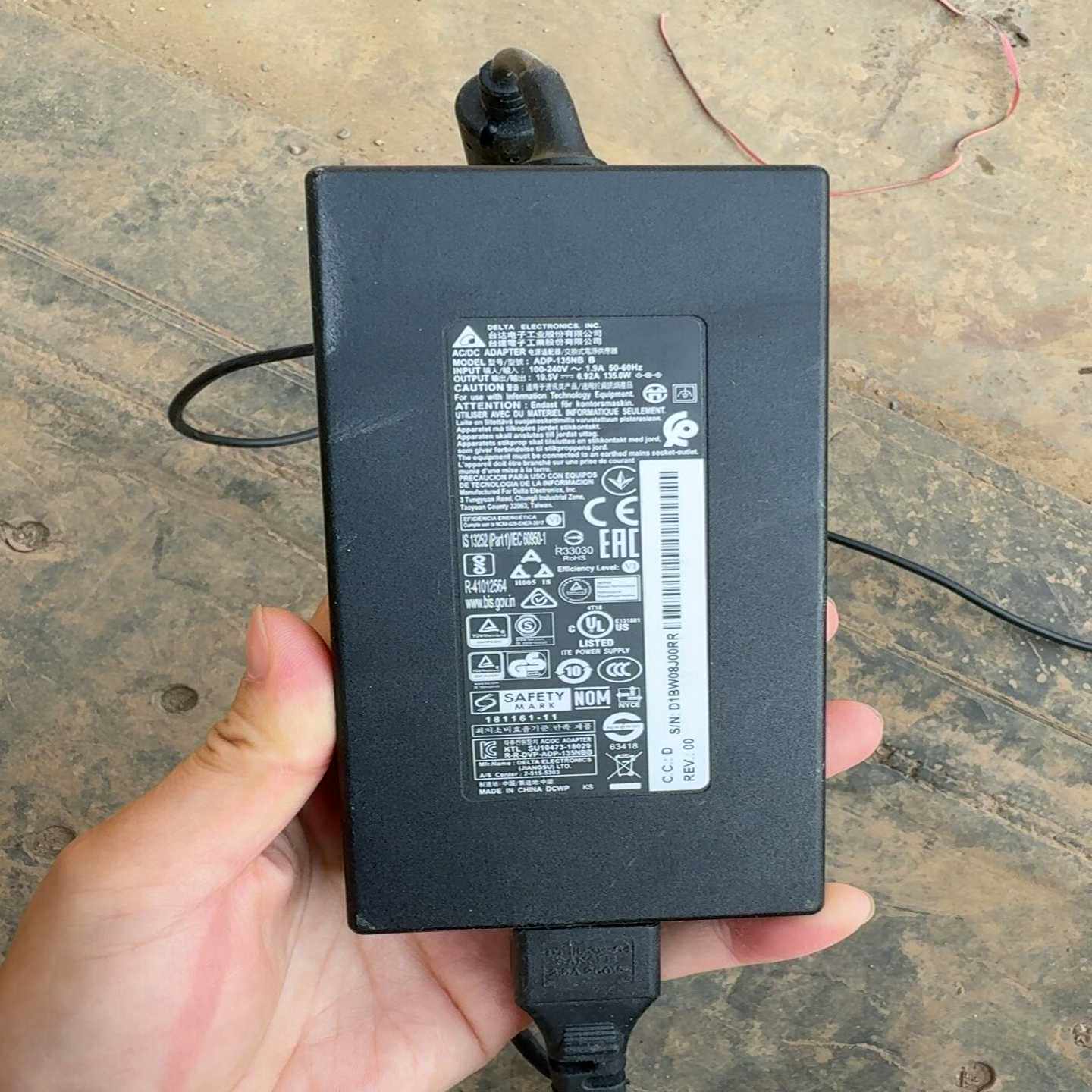 弘基acer暗影骑士135W电源适配器，19.5V6.询价