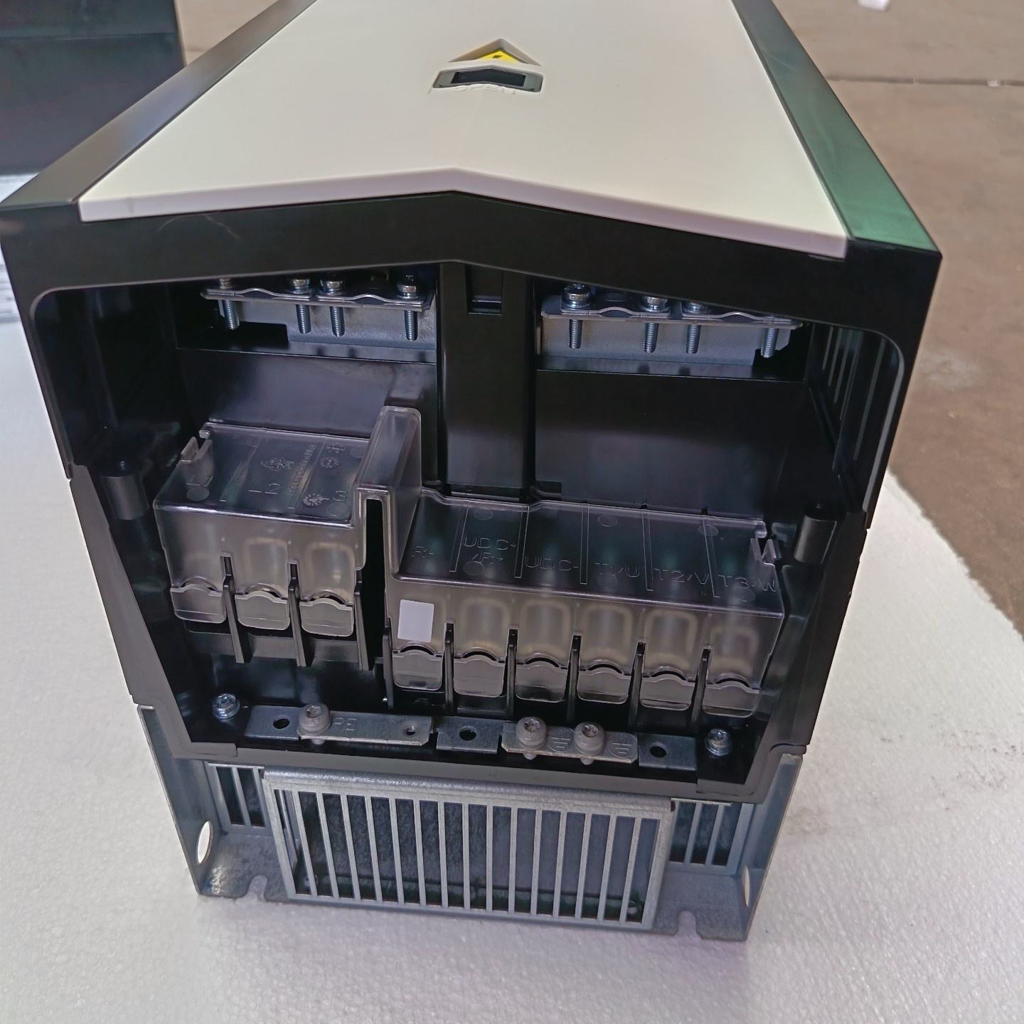 ABB变频器ACS880-01-022A-7--议价商品
