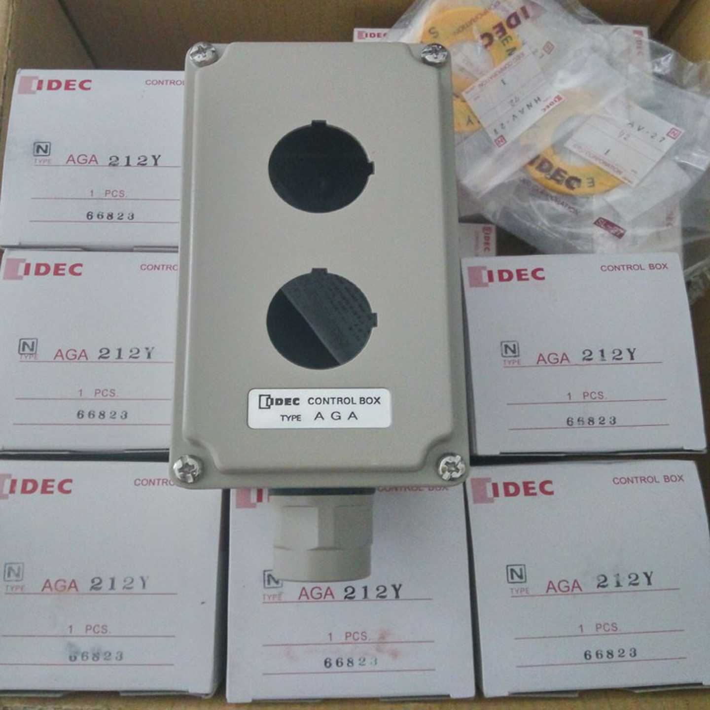 和泉电气控制盒AGA212Y2个30mm孔径开孔询价