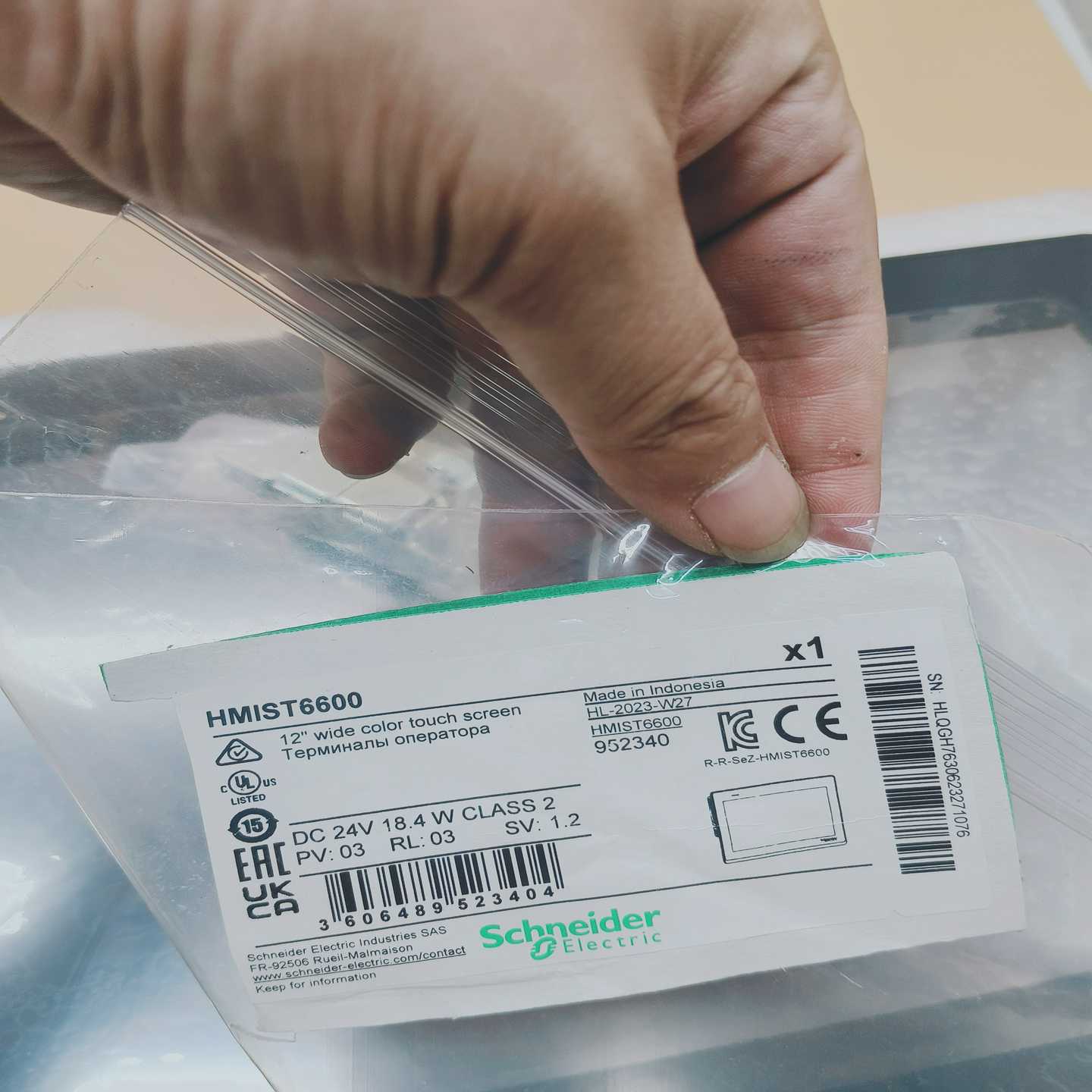 议价HMIST6600施耐德12寸触摸屏包邮顺丰全新原装,202