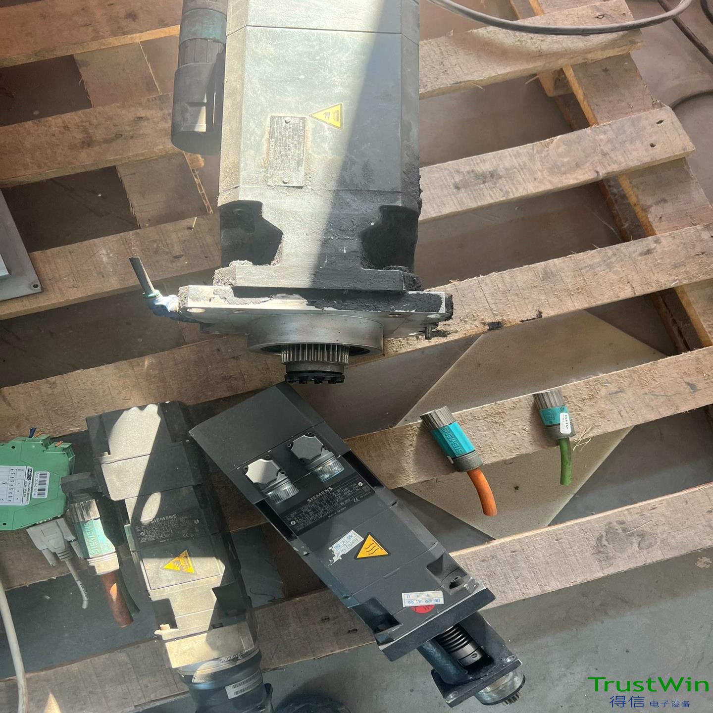 伺服电机1FT6084-8AH71-3AL0-Z1；议价