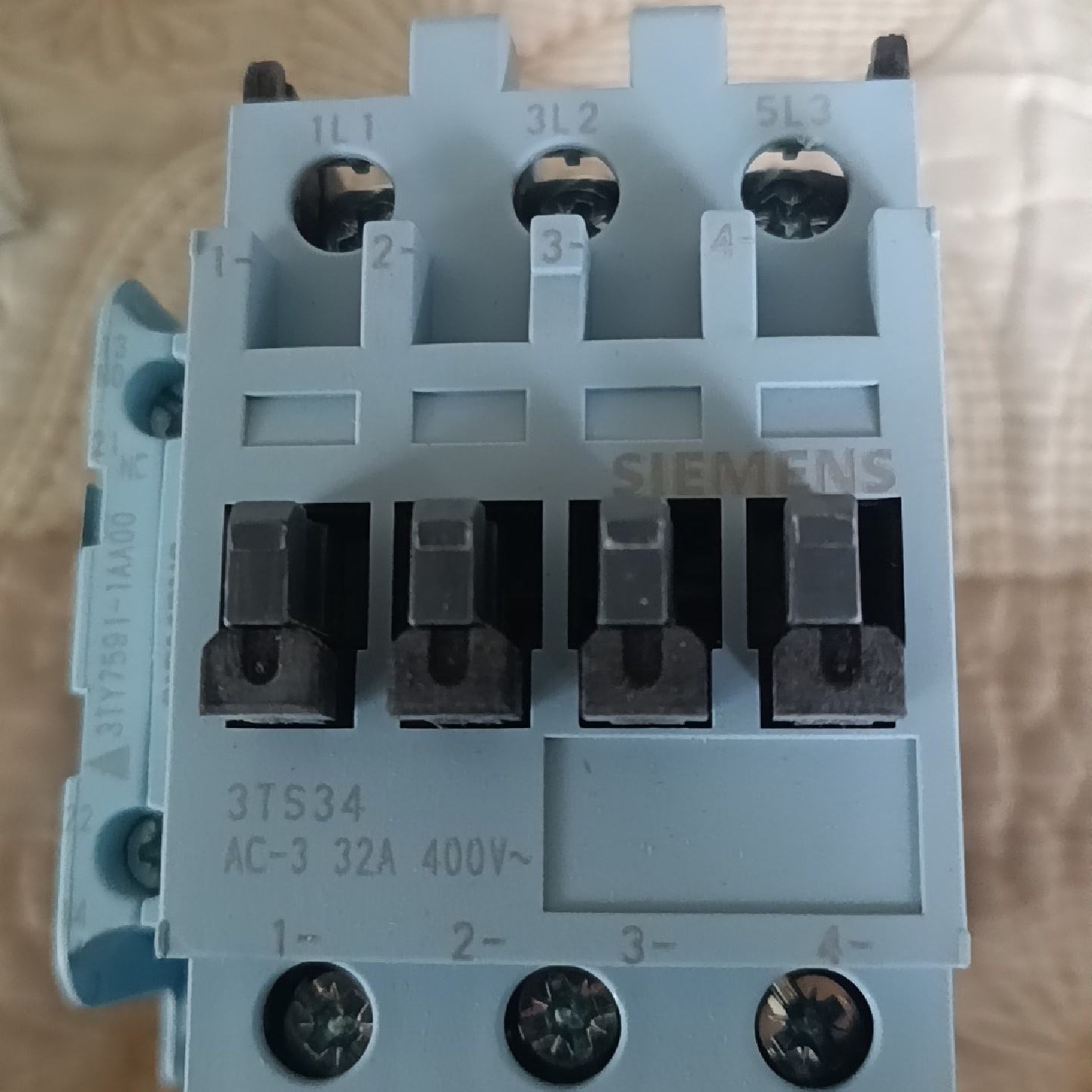 询价-3TS34接触器32A400V带辅助触点图片