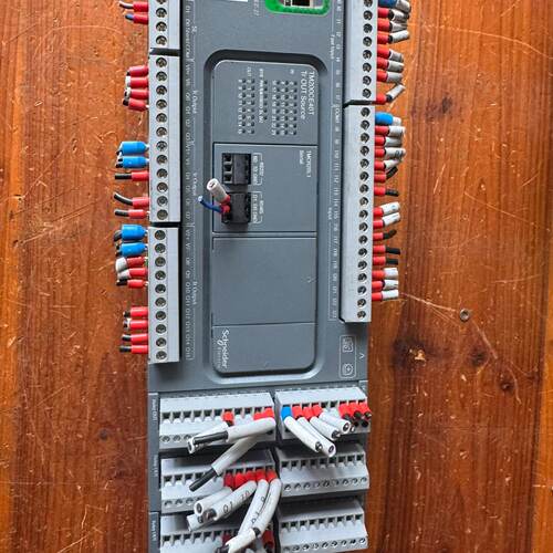 PLC TM200CE40T，带TM3RDM32R，T—议价