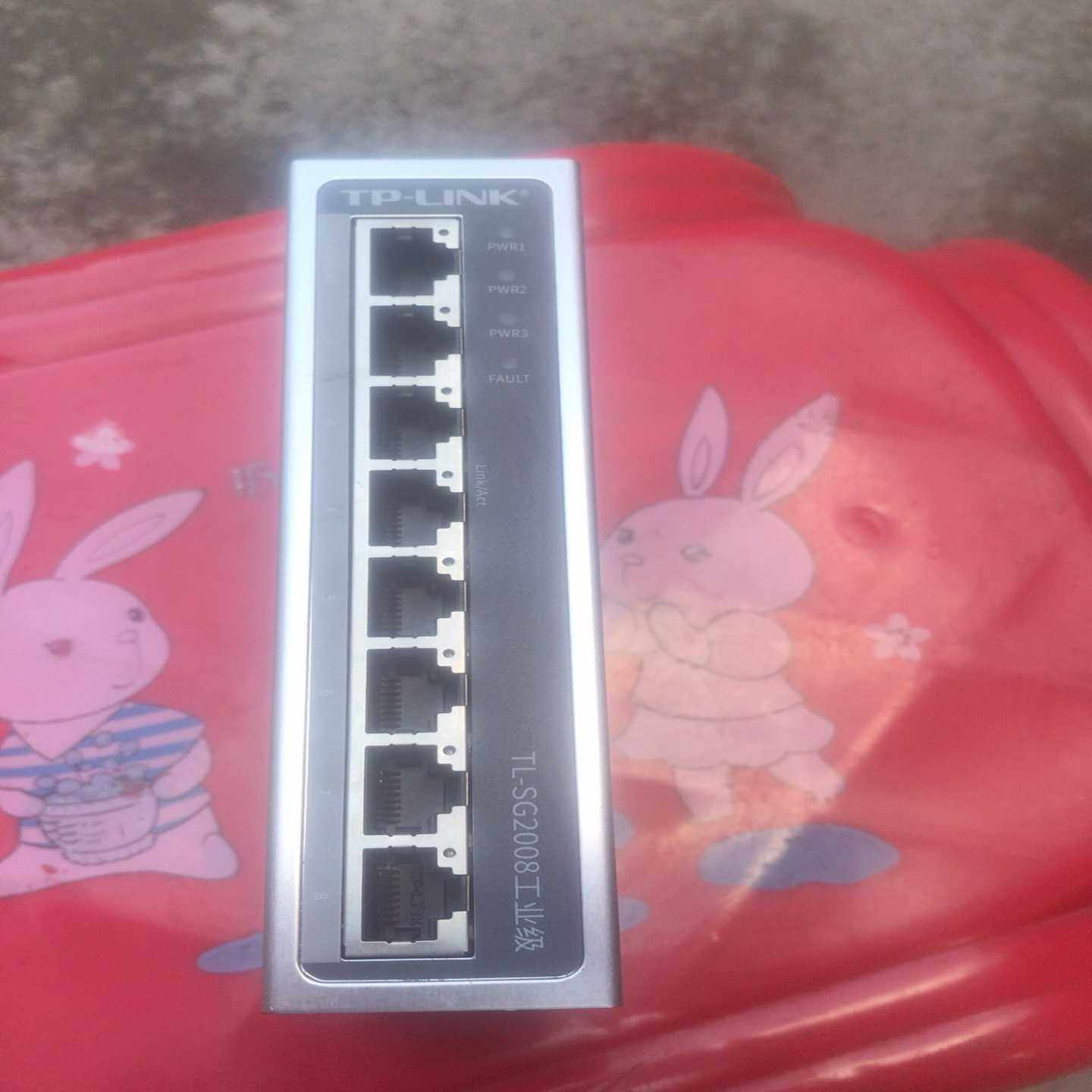 咨询-TP-LlNK工业级以太网交换机TL-SG2008实物拍