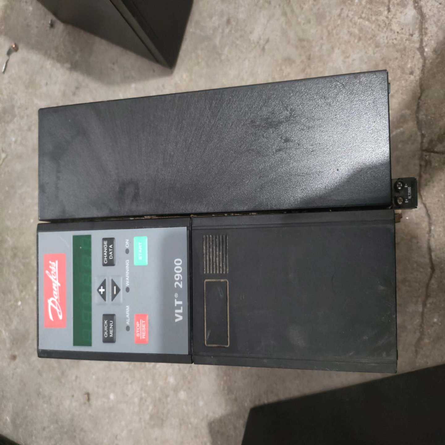 丹佛斯VLT2900变频器，型号VLT2975PT4B20S--议价商品