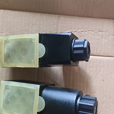 拍前询价：ashon电磁换向阀AHDG022B220全新两台