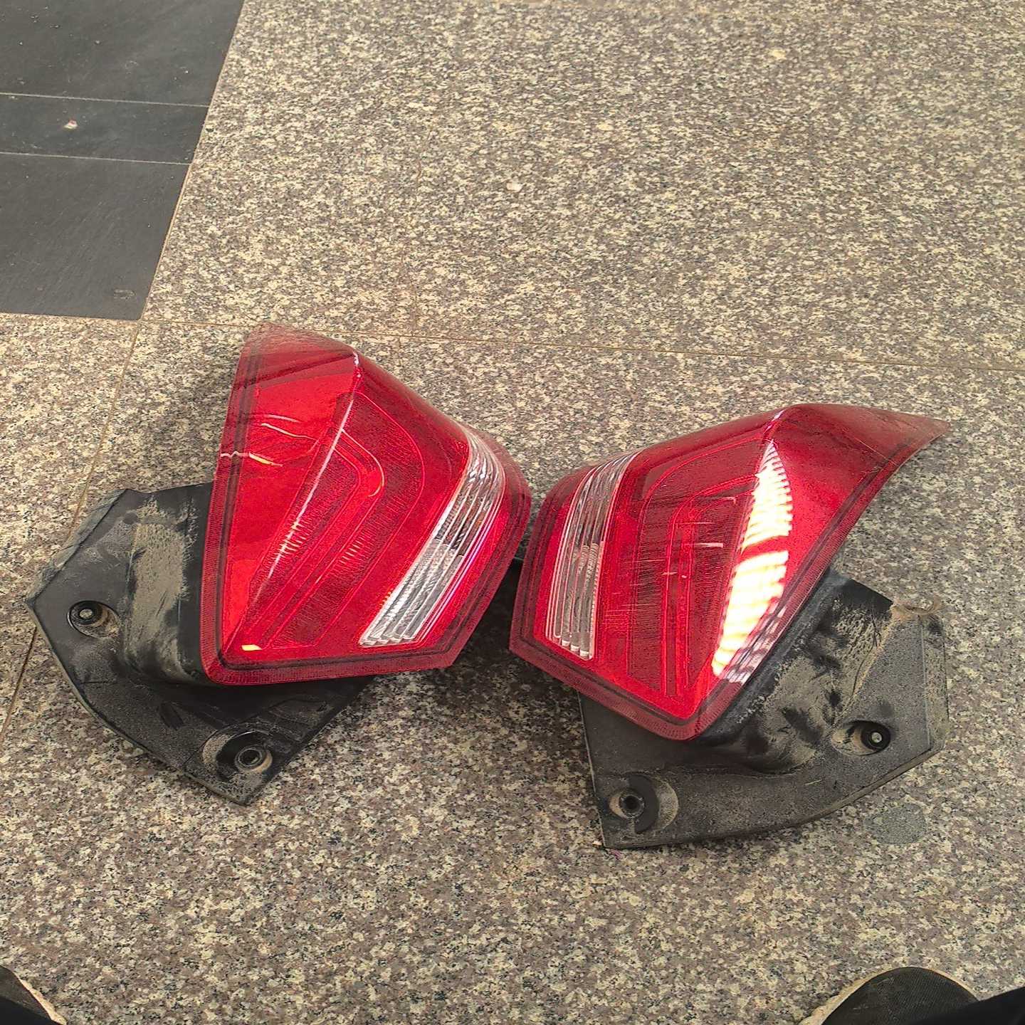 北汽EC180/200/220，后尾灯总成，原装拆车件，无退--议价商品