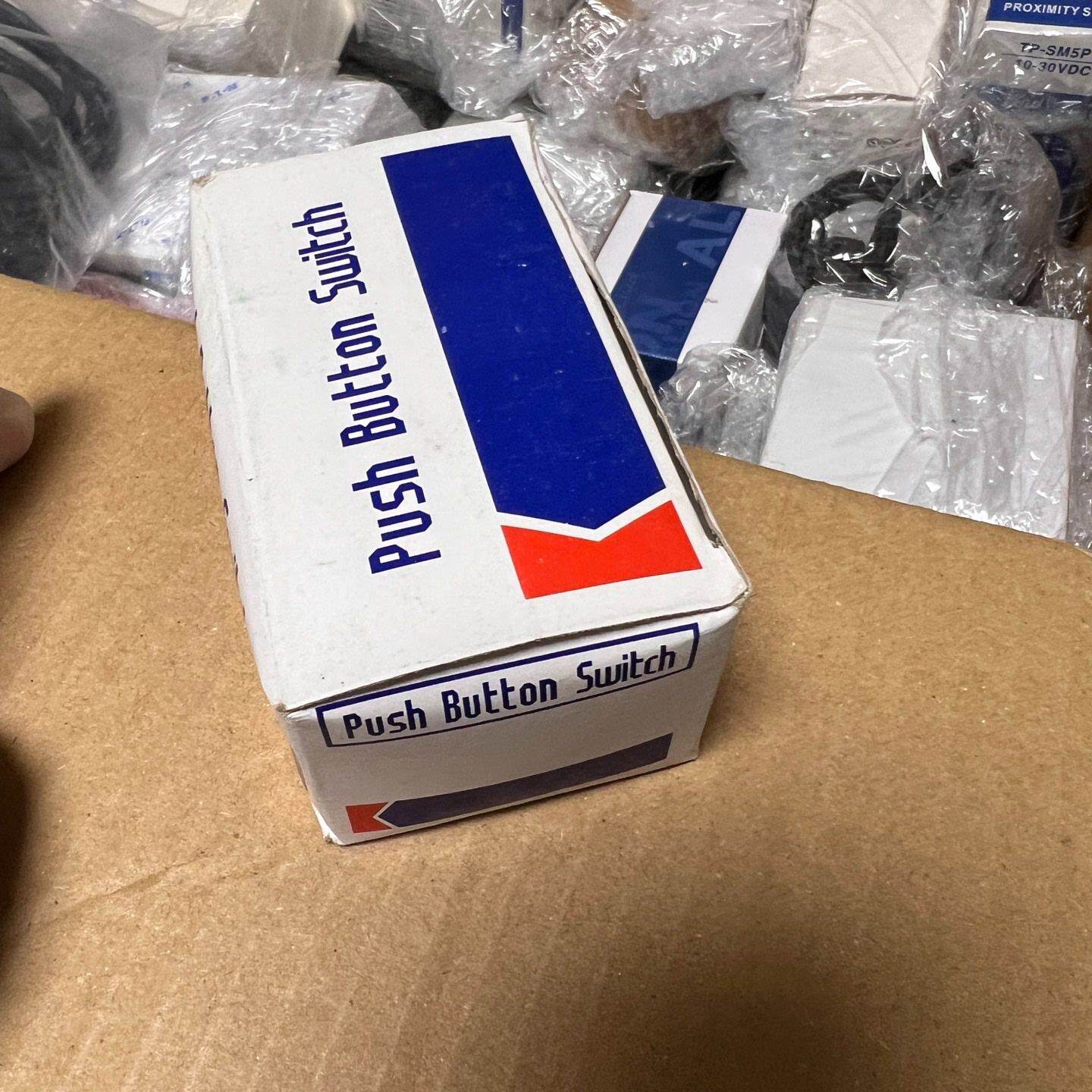 【全新未封】Koino建兴KH-701按钮开关，原装正议价