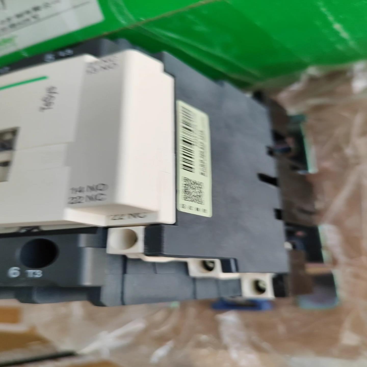 LC1D50M7C 220V 有一台库存现货交流接触器，议价