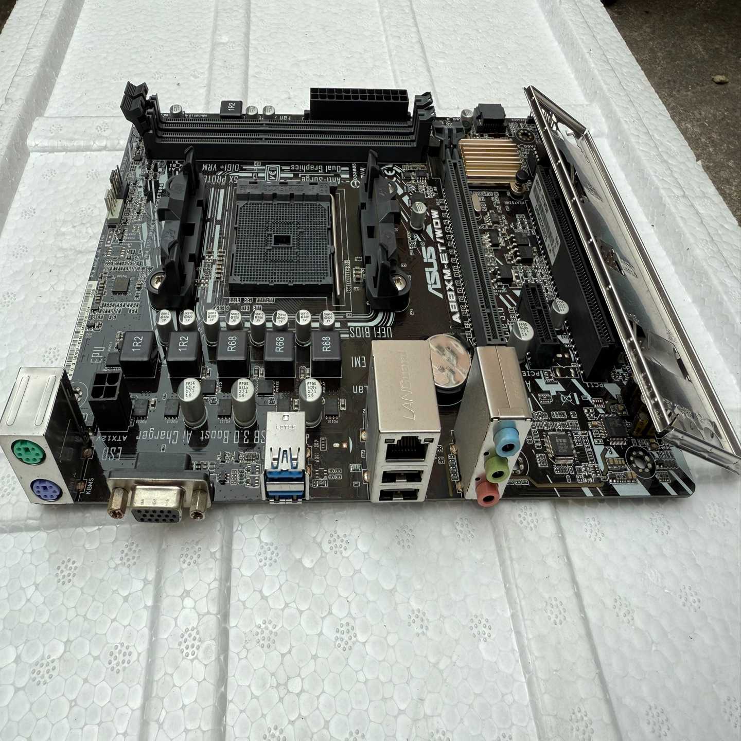 华硕A88XM-ET-WOW测试正常。无修无暗病，实物拍摄，--议价商品