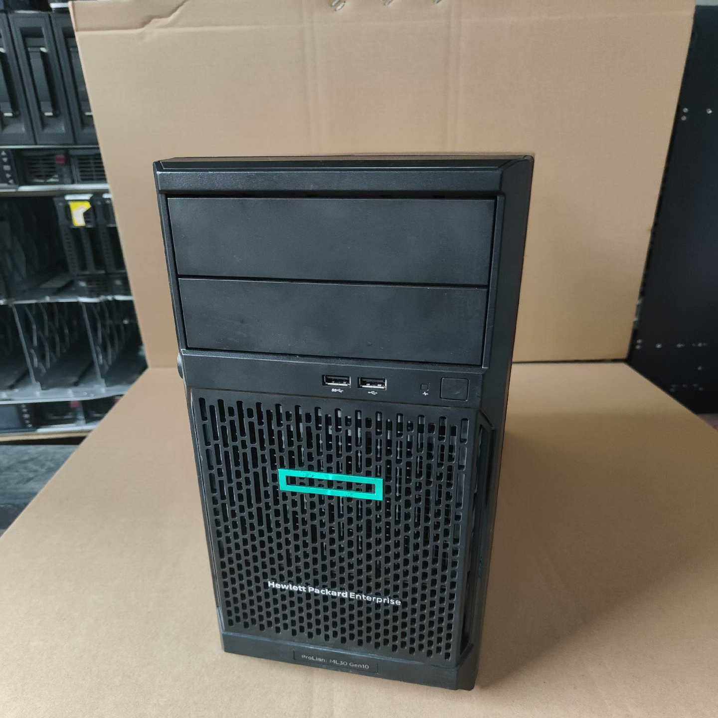 HP/惠普 ML30 Gen10 塔式服务器 准系统,实物拍