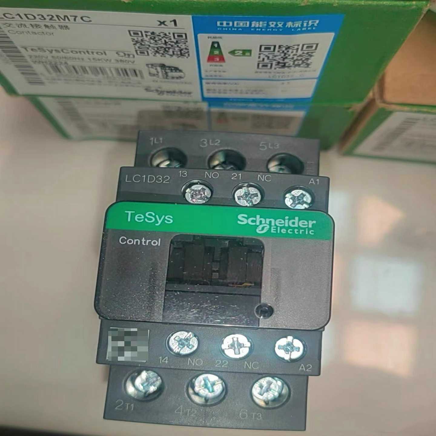 施耐德交流接触器LC1D32M7C，线圈电压220V全新原