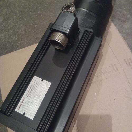 * NEW *  Indramat Servo Motor MAC090B0ND4C110B1WI569LX  3000