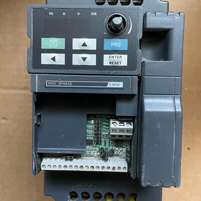 众辰变频器380V5.5KW型号Z24095R5G故，议价商品