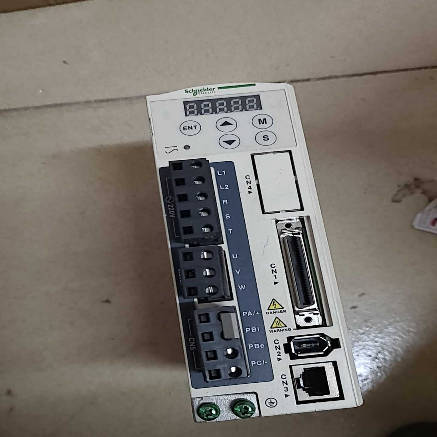 议价施耐德驱动器LXM23DU01M3X