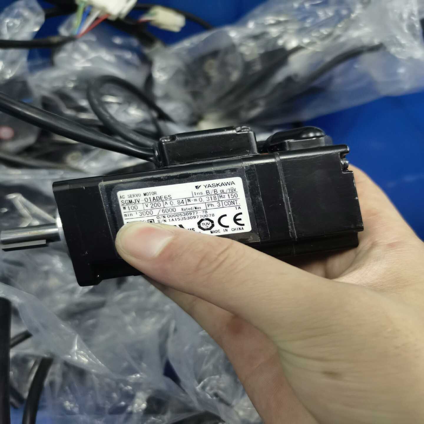 安川SGMJV-01ADE6S，拆机件，成色八九新，功能包好--议价商品