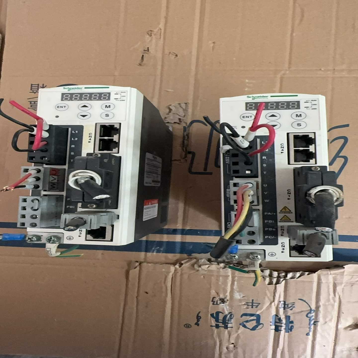 询价~施耐德伺服驱动器LXM23AU04M3X，两台，20