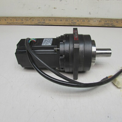 YASKAWA SGM02A3G16 AC SERVO MOTOR 200W 200V 2.0A GOOD TAKEOU