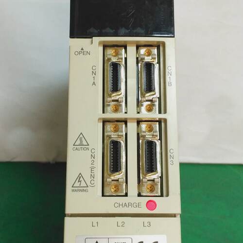 L1324 LOT OF 42 MITSUBISHI AC SERVO DRIVER 0.9A 200230V 5060