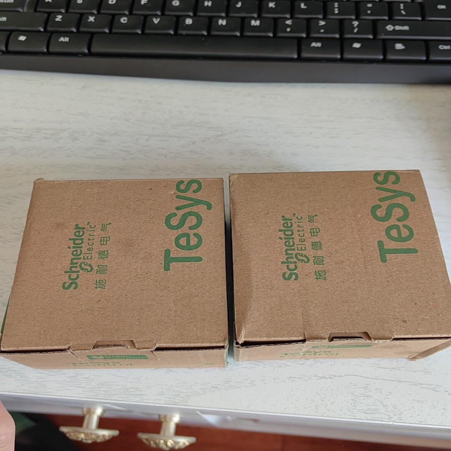 全新原装正品施耐德交流接触器LC1D12P7C，实物拍摄放心--议价商