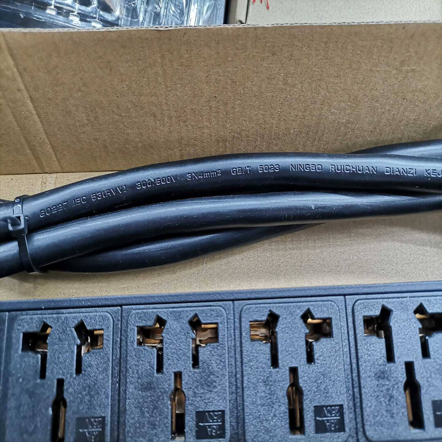 PDU32全新8位32APDU带一套工业级插头--议价商品