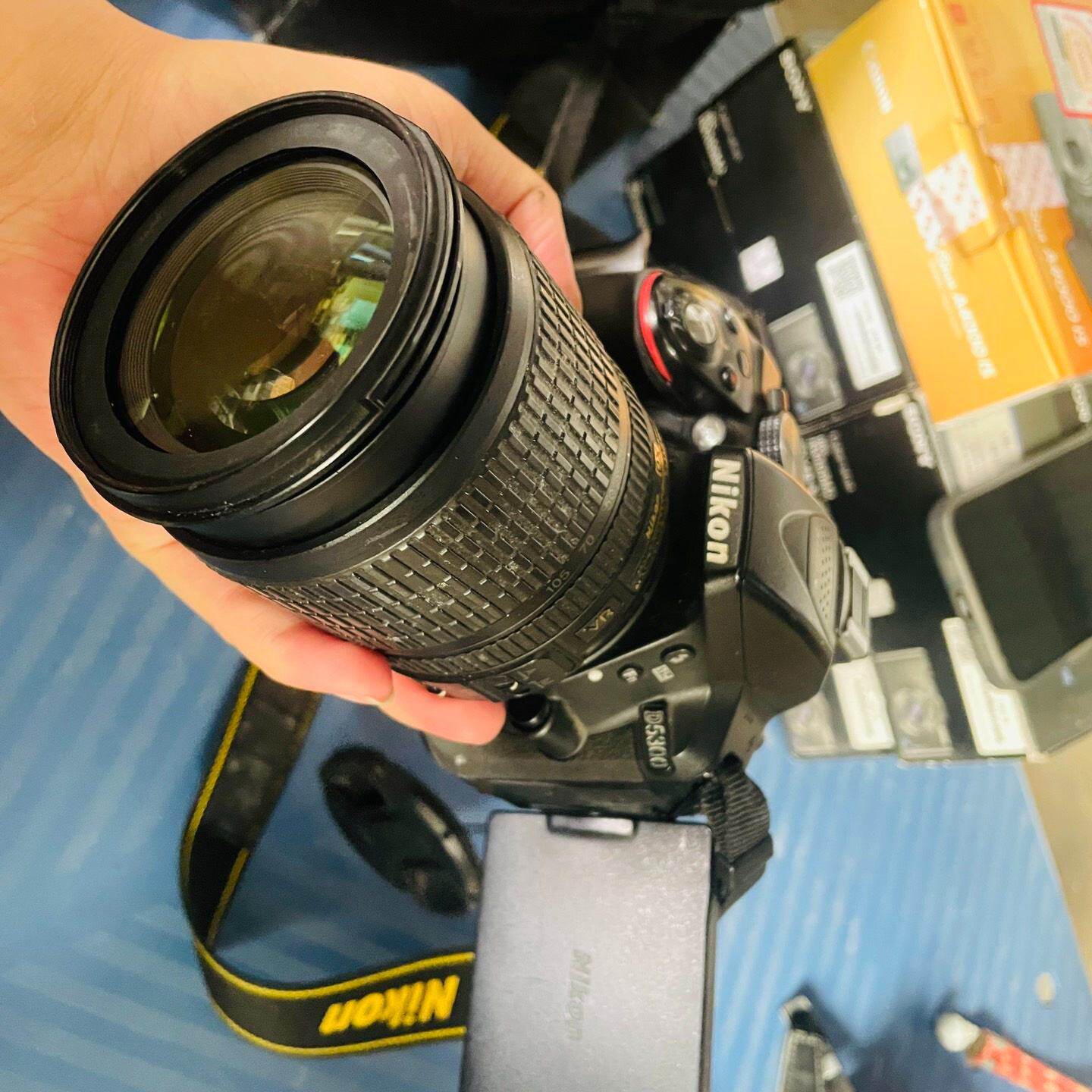 尼康D5300单反相机，带18-105VR防抖镜头，成色一般议价