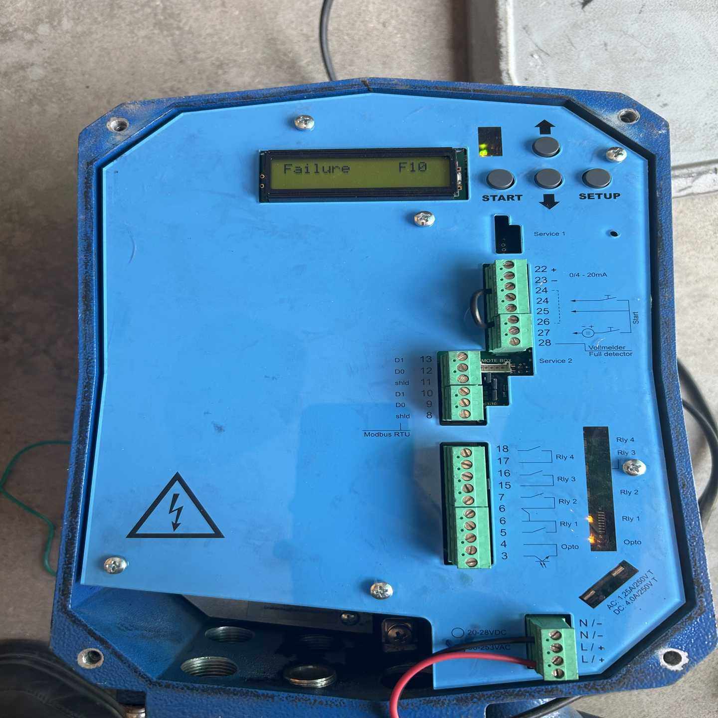 德国UWT重锤式料位计NB3200，成色有明显使用痕迹，询价