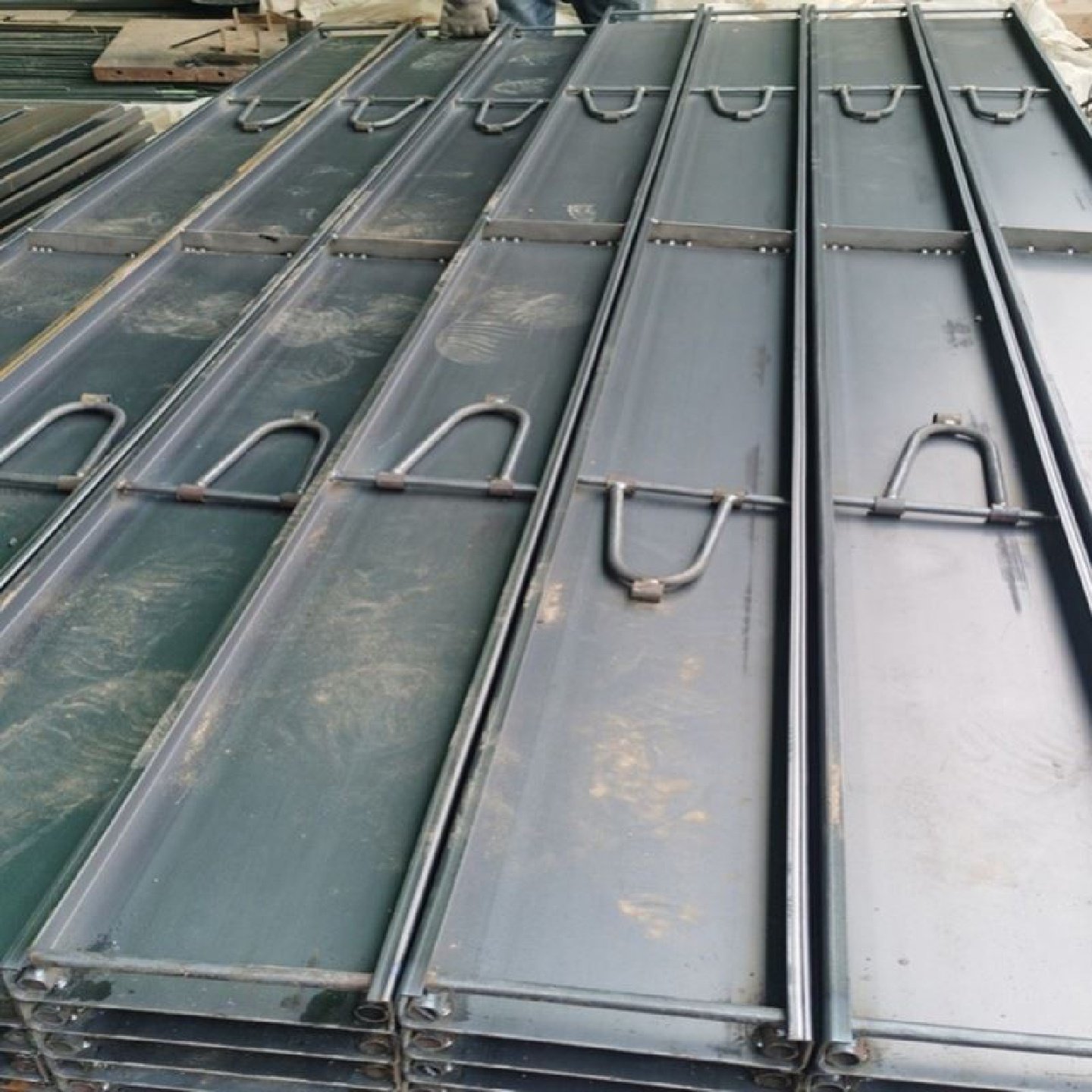 新型路基模具混凝土路沿钢模板工地施工道路路面高速路挡板模具,基础建材,建筑模板,淘宝优惠券,粉丝福利购,淘宝优惠卷