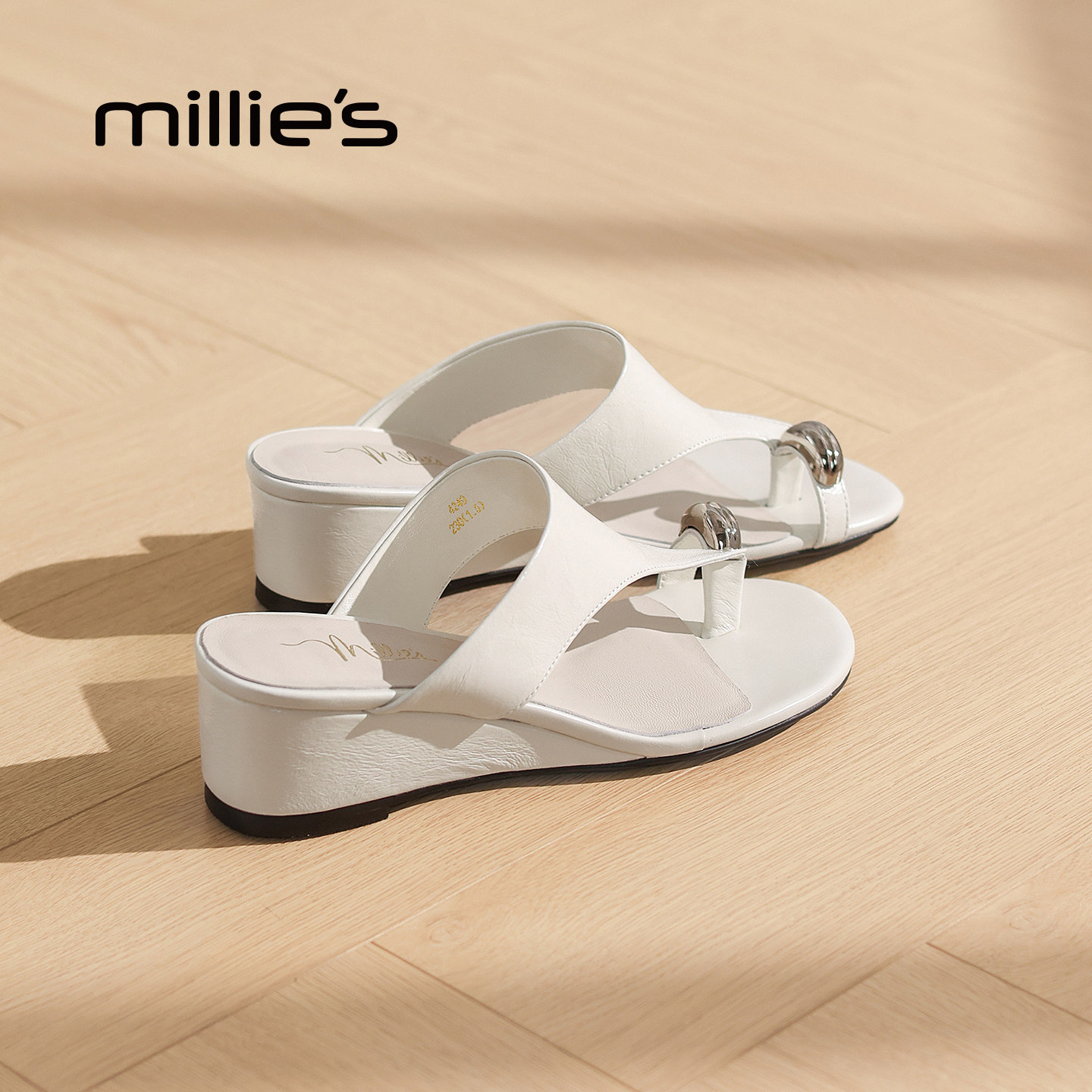 MILLIE'S/妙丽白色夹趾坡跟人字拖女夏季新款小众设计休闲凉拖鞋