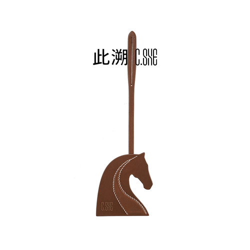 此溯C.SHE头层植鞣牛皮马年挂件