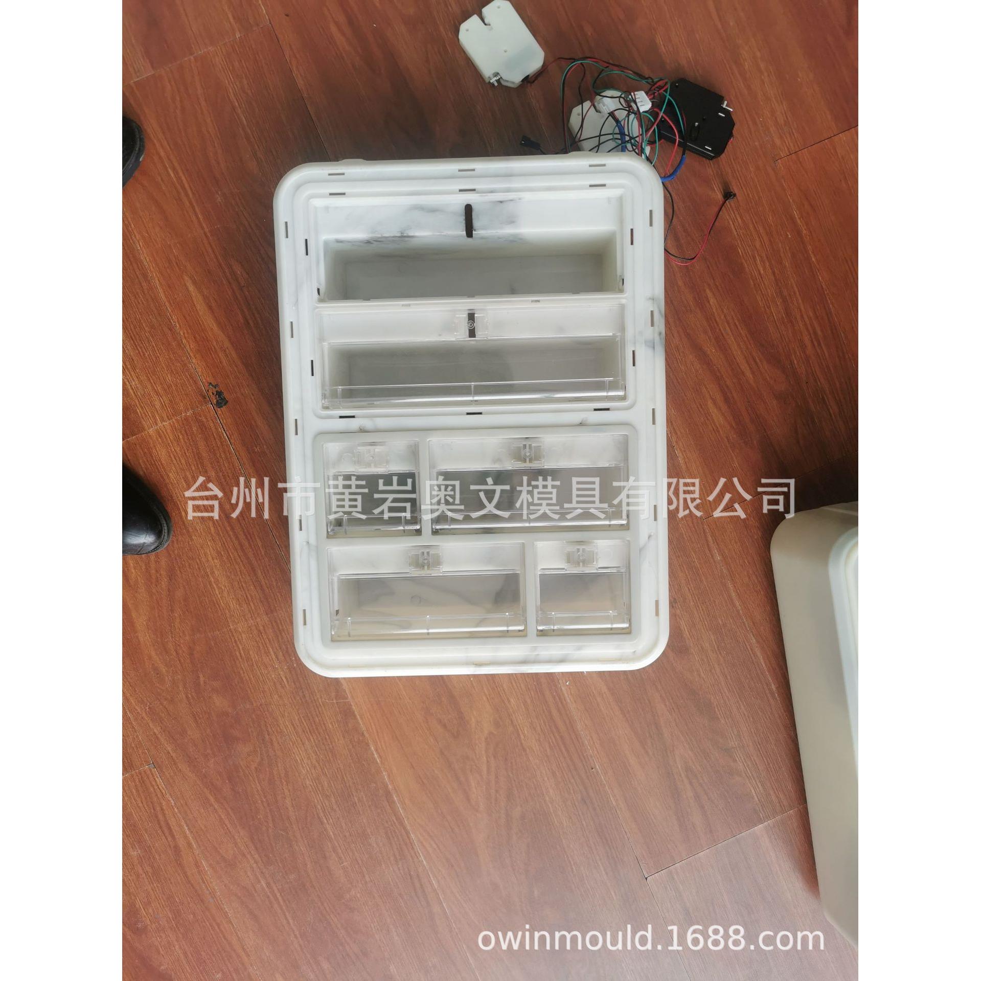 制作各种迷你售货机模具，注塑代加工成品，酒店自动售货机模具