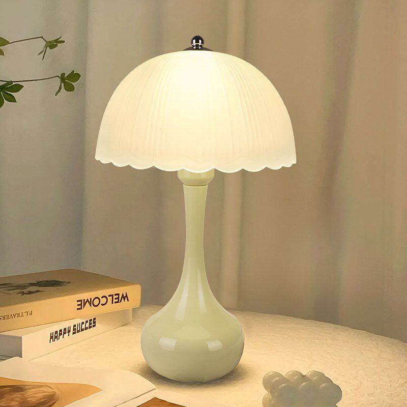 台灯卧室床头柜灯轻奢高级感2024年新款主卧颜值奶油公主风小夜灯