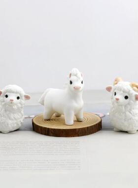 可爱小绵羊陶瓷摆件创意家居饰品生肖小羊马车载摆设办公桌面礼物