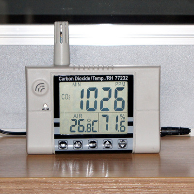 台湾衡欣高精度二氧化碳检测仪 CO2测试仪可控制通风系统 AZ77232