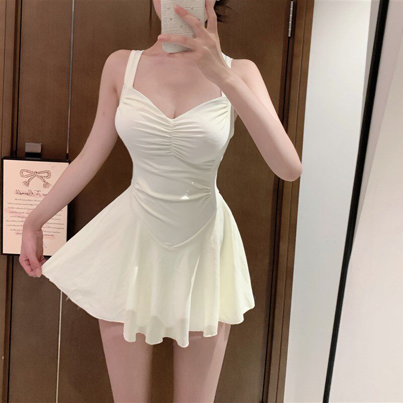 泳衣女款高级感连体裙式平角收腰显瘦小胸聚拢保守少女度假泡温泉