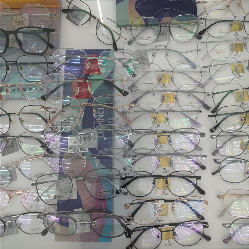 成都实体店配镜可以到店验配或者线上邮寄各种镜框都可以找我