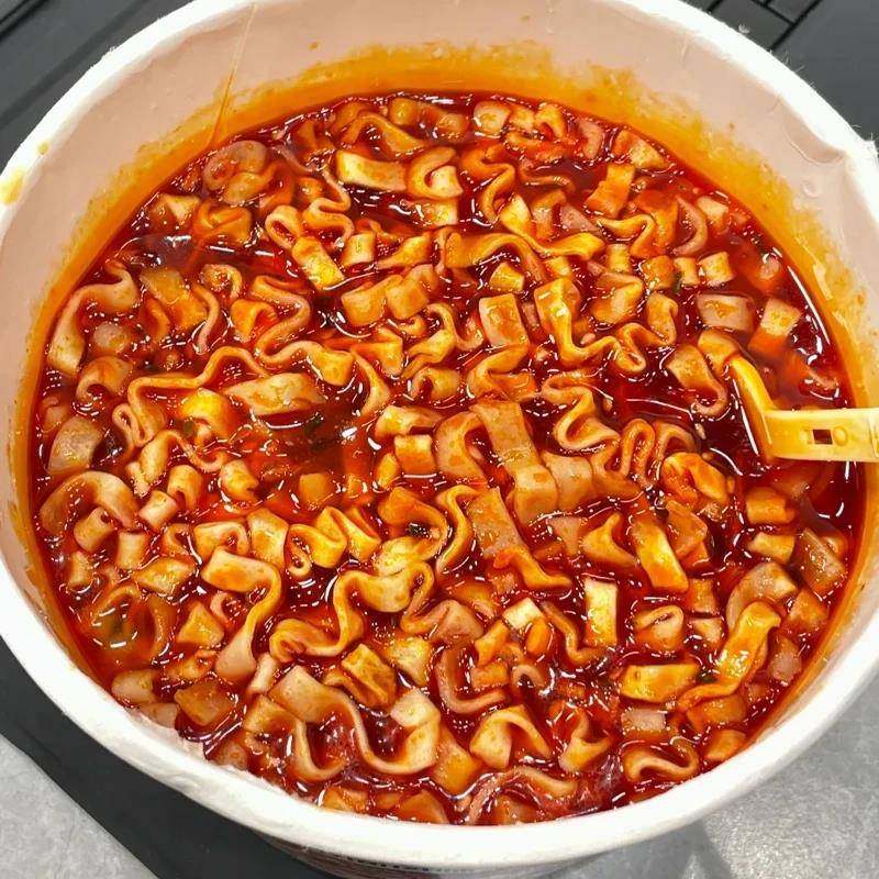 买六箱送六箱 粉丝回馈】手擀面桶装速食冲泡重庆小面香辣非油炸