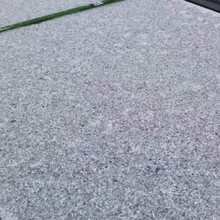 芝麻灰火烧板50厚五莲灰麻地铺石天然花岗岩鲁灰地砖大理石材厂家