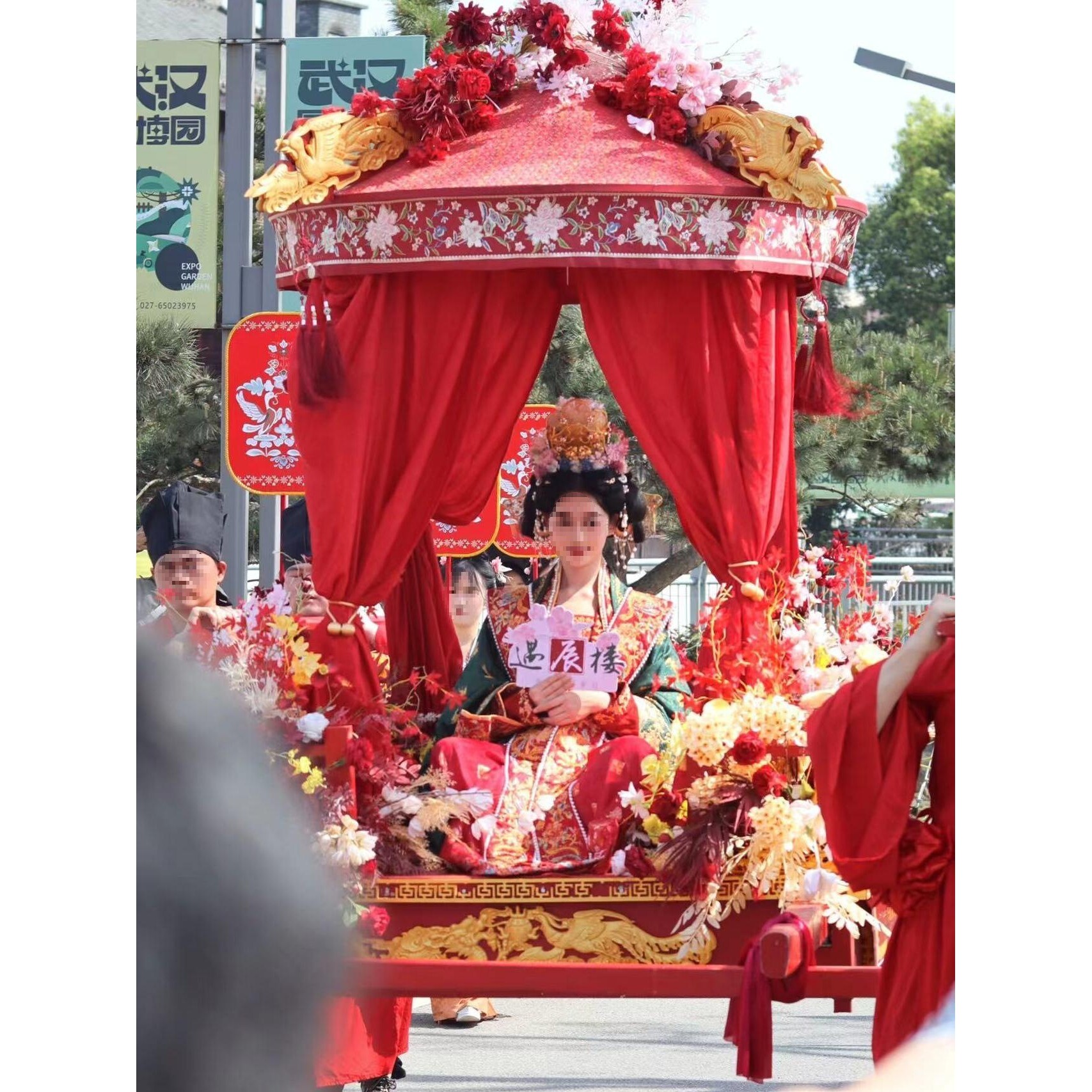婚庆花轿喜轿中式八抬大轿古典大花轿子明制汉婚圆顶胡蝶花轿凤撵