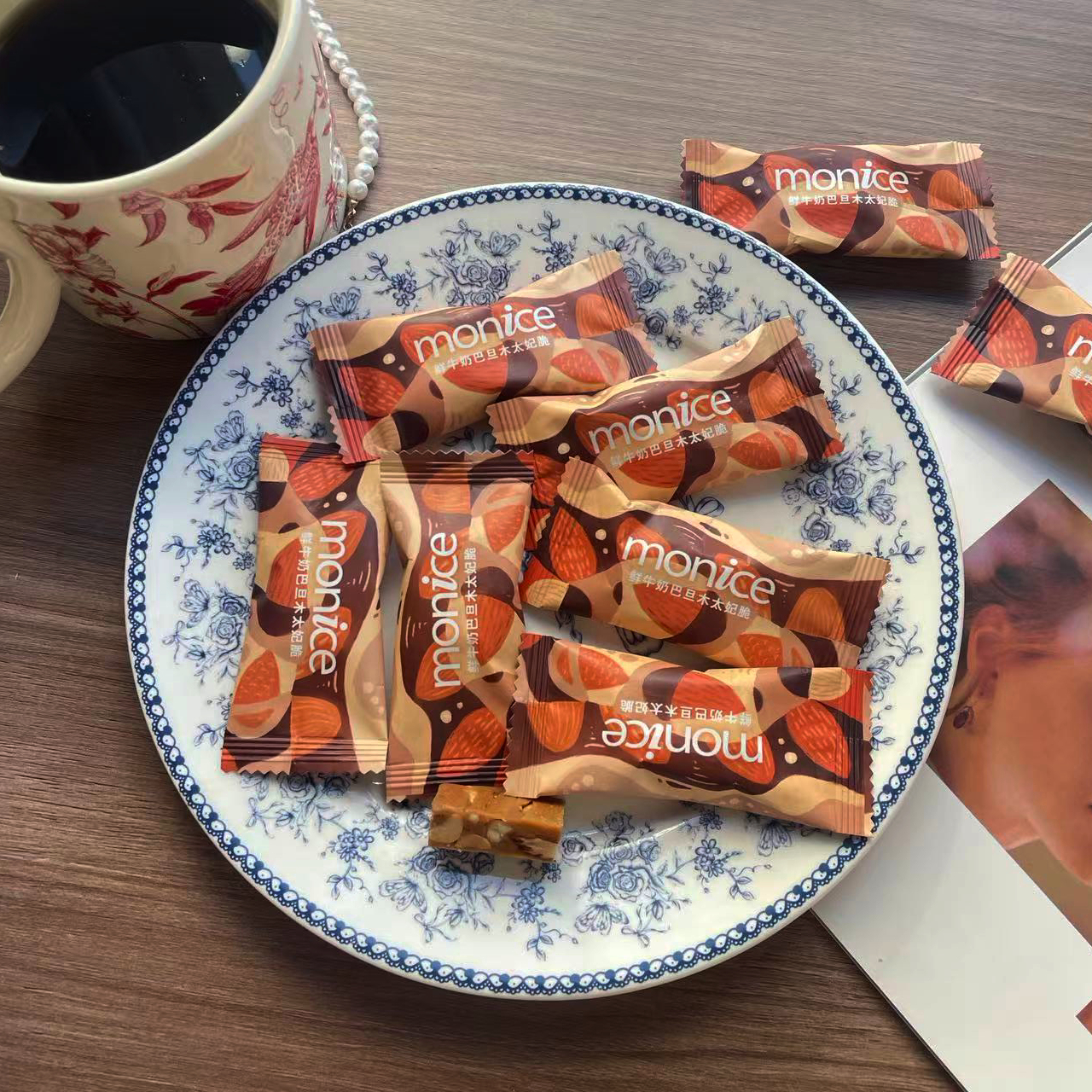 monice茉萘鲜牛奶巴旦木太妃脆高颜值结婚喜糖伴手礼休闲零食