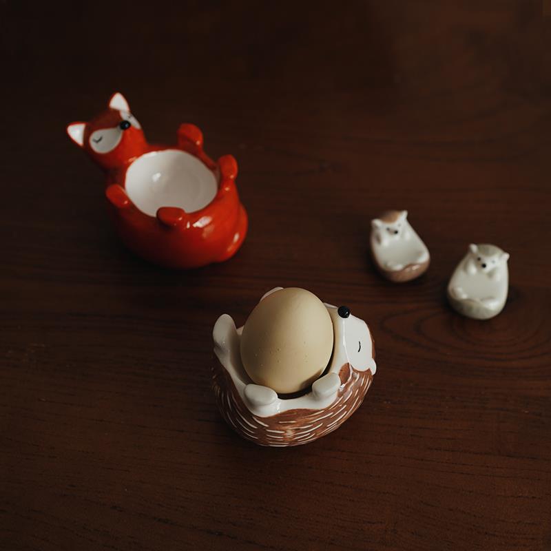 手绘可爱动物出口欧式卡通刺猬狐狸造型陶瓷鸡蛋托早餐蛋托小礼物