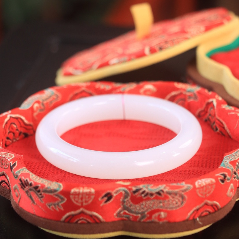 和田玉羊脂白玉手镯正品籽料中式