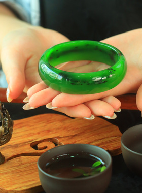 天然碧玉手镯女款菠菜绿和田玉