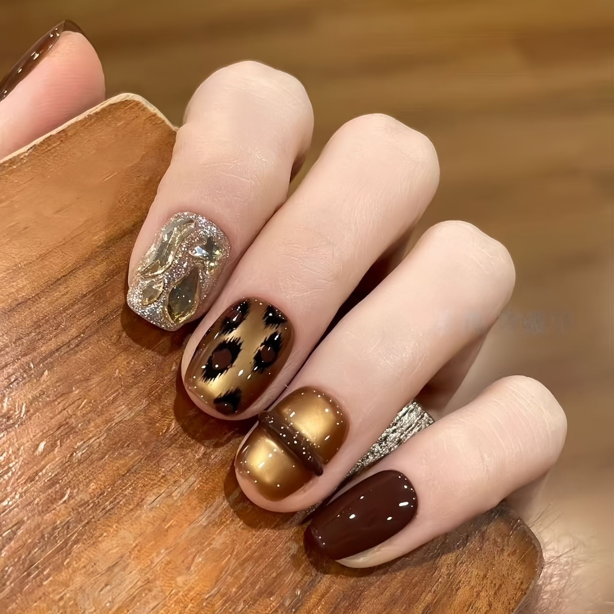 【碎钻棕咖】秋冬手工穿戴甲晕染豹纹短款爆闪猫眼美甲显白气质甲