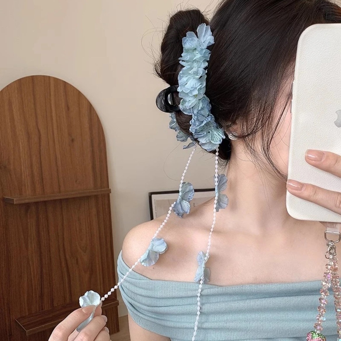 蓝色流苏花朵抓夹氛围感花落知