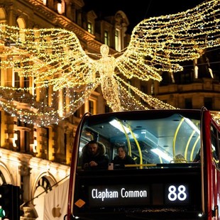 大型铁艺灯光造型天使街道场景布置道具圣诞装饰灯设计加工定制