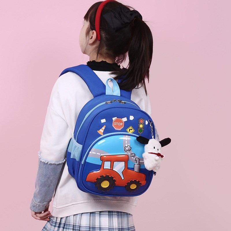 新款儿童幼儿园皮质流轻便双肩包女男童揹包可爱简约高颜值书包