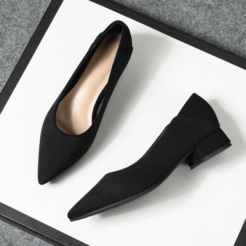 尖头单鞋女平底2024春季软底久站不累脚面试上班职业工作鞋女黑色